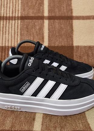 Женские кроссовки adidas