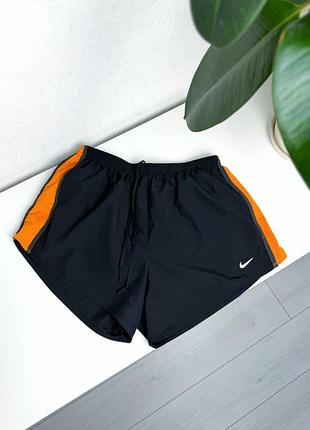 Спортивні шорти nike
