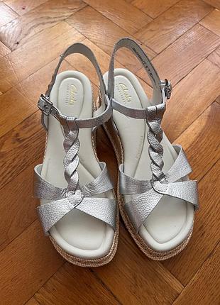 Босоніжки жіночі clarks сріблясті