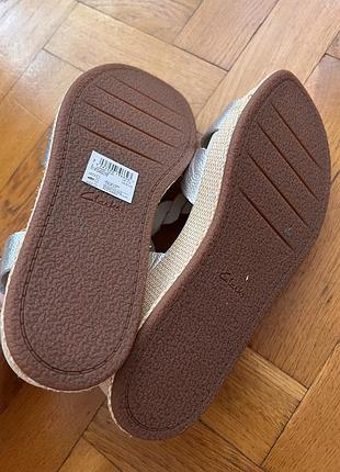 Босоніжки жіночі clarks сріблясті 4