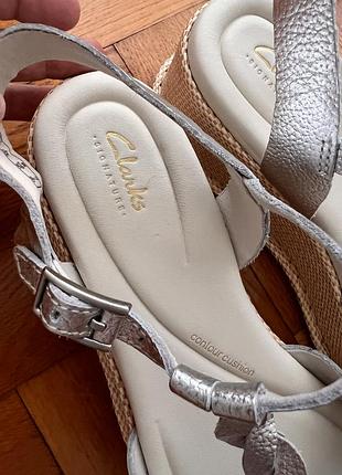 Босоніжки жіночі clarks сріблясті 5
