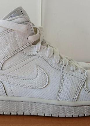 Кожанние кроссовки фирмы nike jordan оригинал