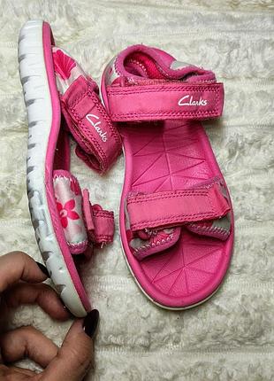 Босоніжки для дівчинки clarks рожеві
