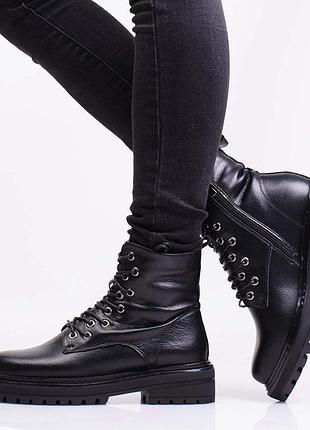 Стильні шкіряні чорні осінні демі черевики-берці низький хід короткі шнурівка