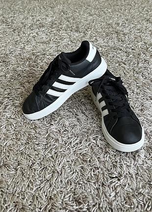 Кросівки кеди adidas 37,5 розміру