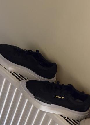 Стильні кросівки adidas незвичайні круті