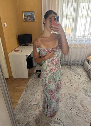 Довга сукня з вирізом на спині від zara