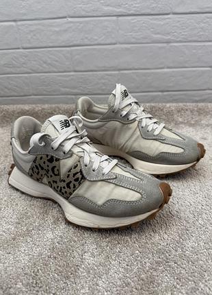 Кросівки жіночі new balance 327 молочні, сірі з анімалістичним принтом