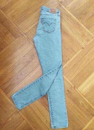 Женские джинсы скинни levi's