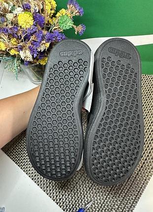 Оригінальні кросівки adidas 4