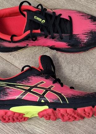 Женские профессиональные кроссовки asics gel-hockey typhoon 3 - размер 39 (стелька 25.5 см)