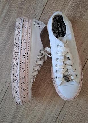 Converse на платформе