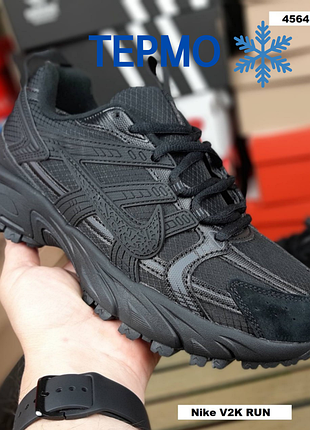 Жіночі термо кросівки nike v2k run чорні❄️