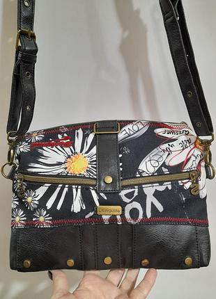 Стильная сумка кросс-боди desigual с ярким принтом