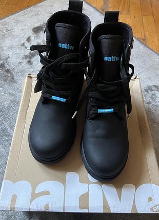 Native johnny treklite black