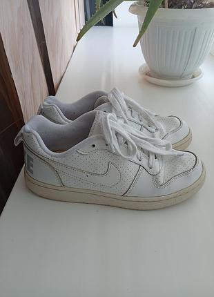 Кросівки унісекс nike білі шкіряні