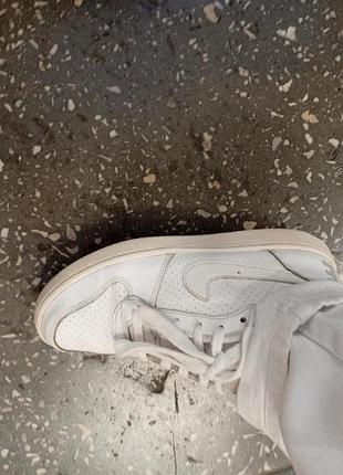 Кросівки унісекс nike білі шкіряні