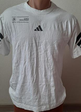 Футболка для мужчин бренда adidas