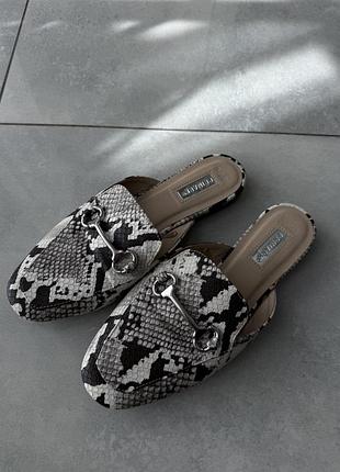 Лофери зміїний принт primark