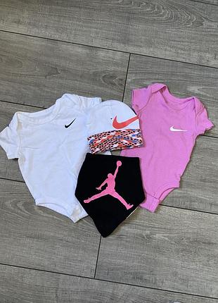 Nike одяг на дівчинку/боді/шапочка/нагрудник 0-3міс