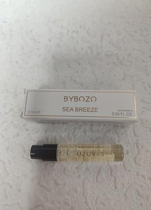 Мініатюрний пробник  парфумованої води bybozo sea breeze об'ємом 2 мл.