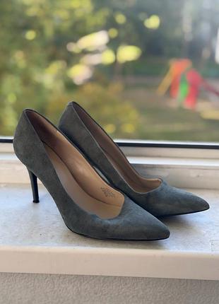 Туфлі жіночі на підборах сірі замшеві nine west