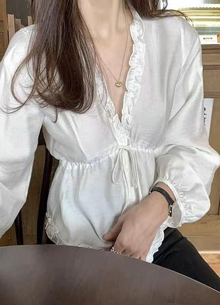 Повітряна біла блуза  daisy