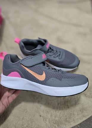 Кросівки nike сірі з рожевим та помаранчевим, розмір 35