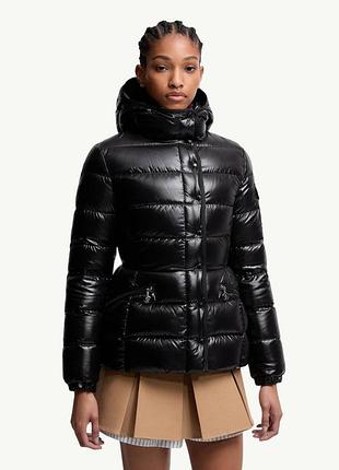 Куртка moncler чорна по фігурі коротка