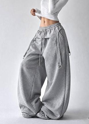 Трендові oversize штани з акцентною деталлю