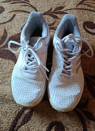 Продам красавцы женские adidas