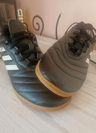 Оригінал кросівки  "adidas " , заявлено 42,але по факту йде на 40.