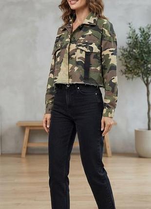 Укорочена камуфляжна куртка bershka the utility / кроп-куртка мілітарі xs-s