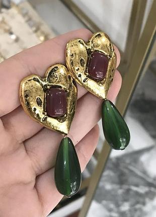 Сережки підвіски серце з бордовим та зеленим каменем