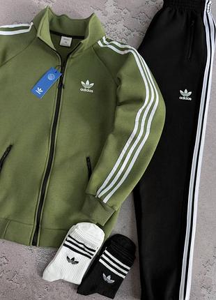 Костюм adidas зима: кофта-штани
2 пары носков в подарок ❄️
