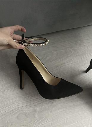 Туфлі жіночі guess чорні, розмір 36, замшеві
