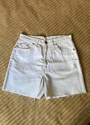 Білі джинсові шорти levi’s