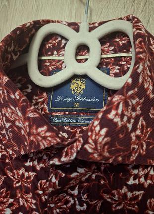 Мужская рубашка британского бренда brook taverner из премиальной линейки "luxury shirtmakers", бордового цвета с растительным принтом.