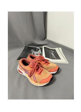 Жіночі кросівки asics