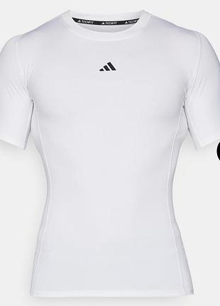 Спортивная футболка adidas