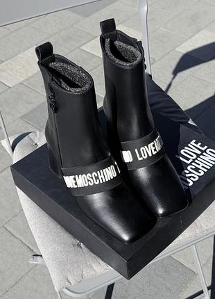 Жіночі ботильйони love moschino чорні
