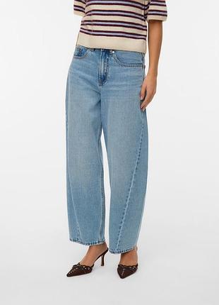 Женские голубые barrel джинсы vero moda