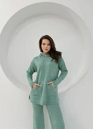 Женский костюм