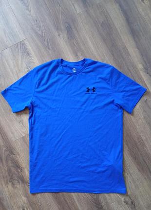 Брендова футболка under armour.