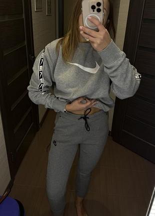 Спортивні штани жіночі nike tech fleece сірі розмір s