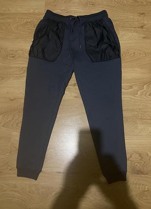Спортивні штани чоловічі темно-сірі з чорними вставками under armour