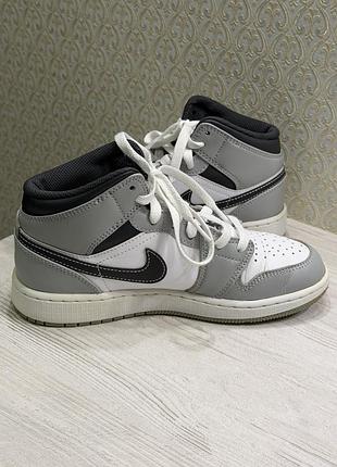 Кросівки air jordan 1 mid (gs) 4