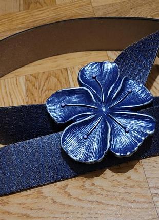 Ремень женский кожаный темно-синий с пряжкой-цветок новый на талию 79-96 см