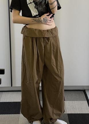 Брюки жіночі bershka з підгорнутим поясом, коричневі