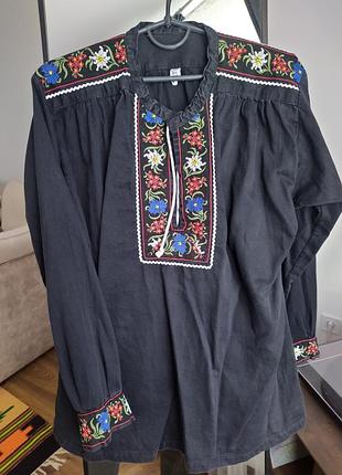 Черная рубашка с вышивкой